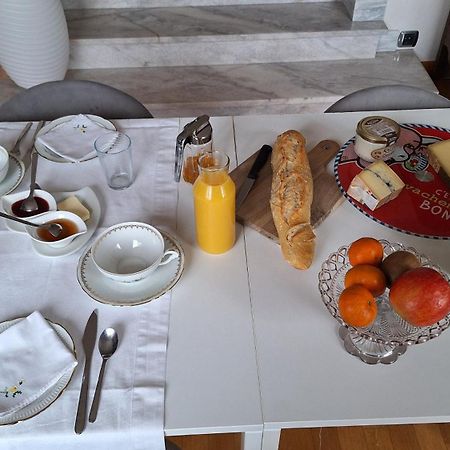 Chambres D'Hotes Le Relais Globe Trotteur Montaigu  Екстериор снимка